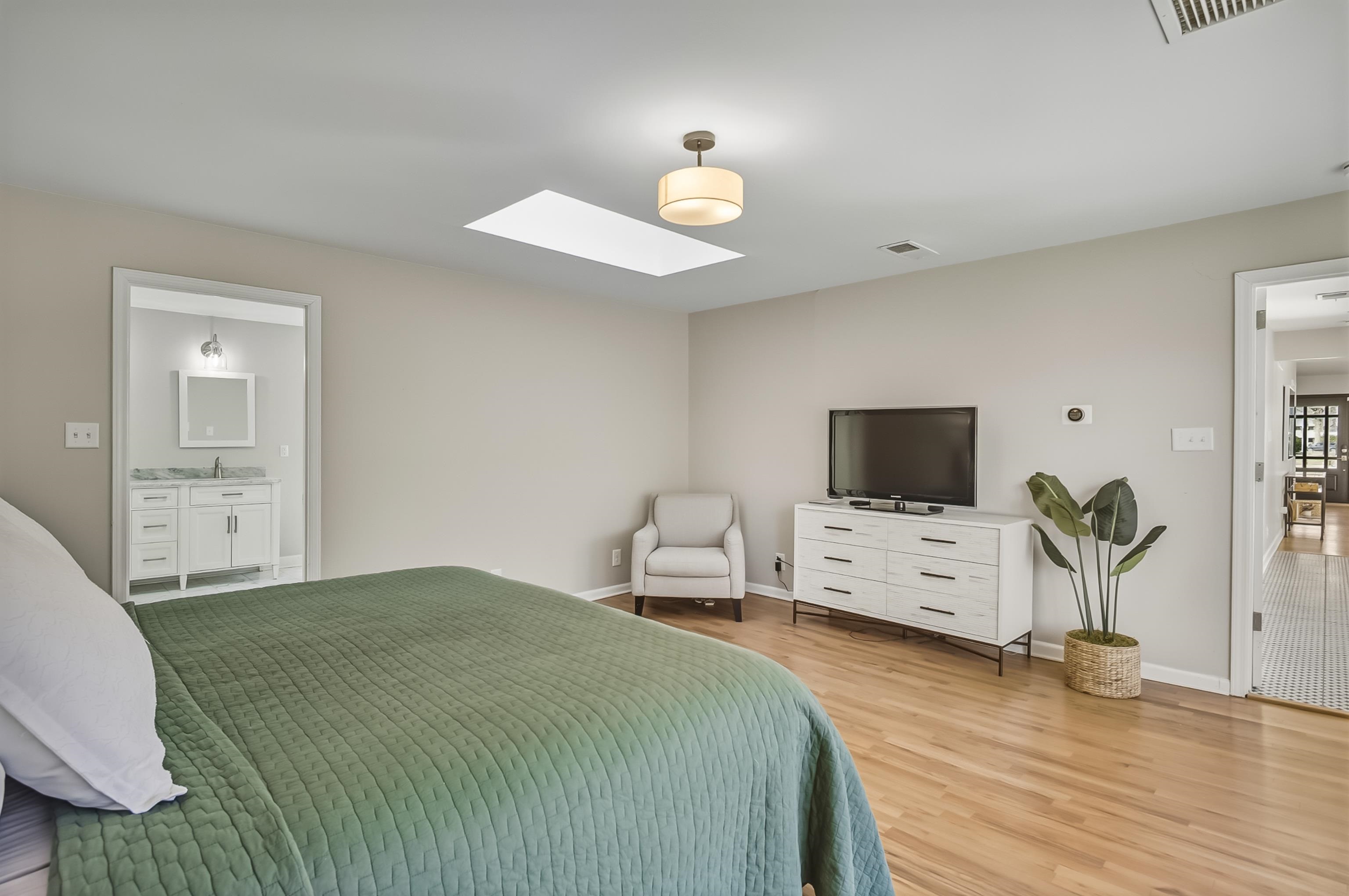 5155 Shady Grove Road Memphis, TN 38117 - Photo 21 of 40 Bedroom featuring a skylight, light wood-type flooring, and ensuite bathroom