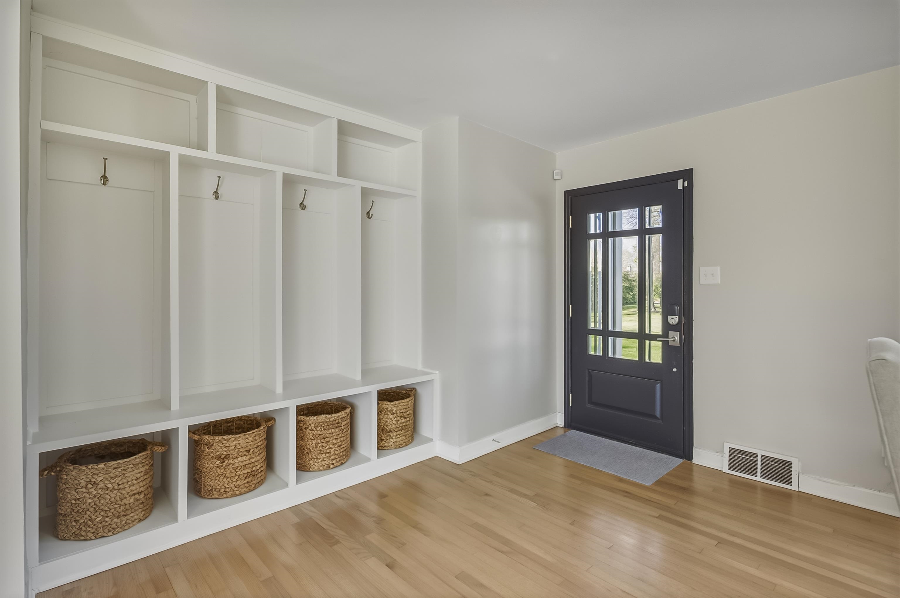 5155 Shady Grove Road Memphis, TN 38117 - Photo 8 of 40 Mudroom featuring wood finished floors and baseboards