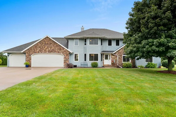 $689,900 | 8159 Galaxy Drive, Neenah, WI 54956