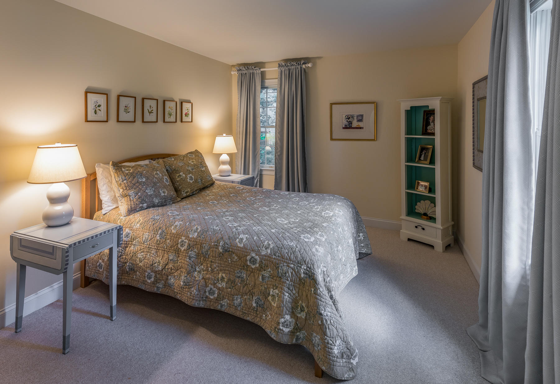62 Sea Robin Road Osterville, MA 02655 - Photo 10 of 30 a bedroom with a bed and a lamp on table