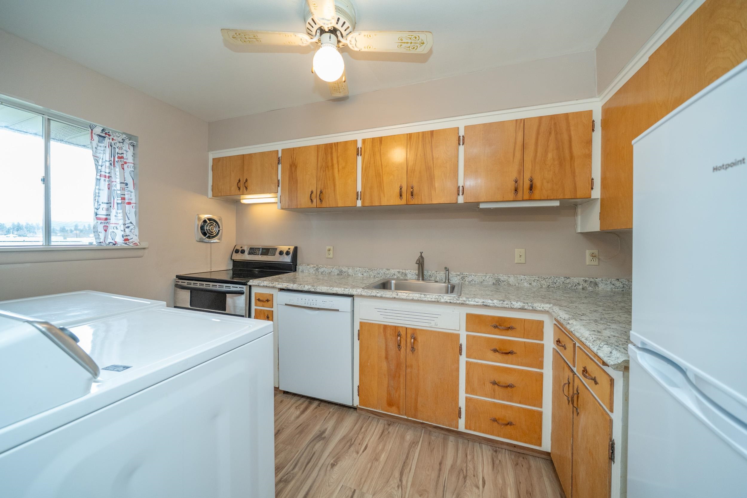 250 North Raymond Road, Unit C12 Spokane Valley, WA 99206 - Photo 15 of 32