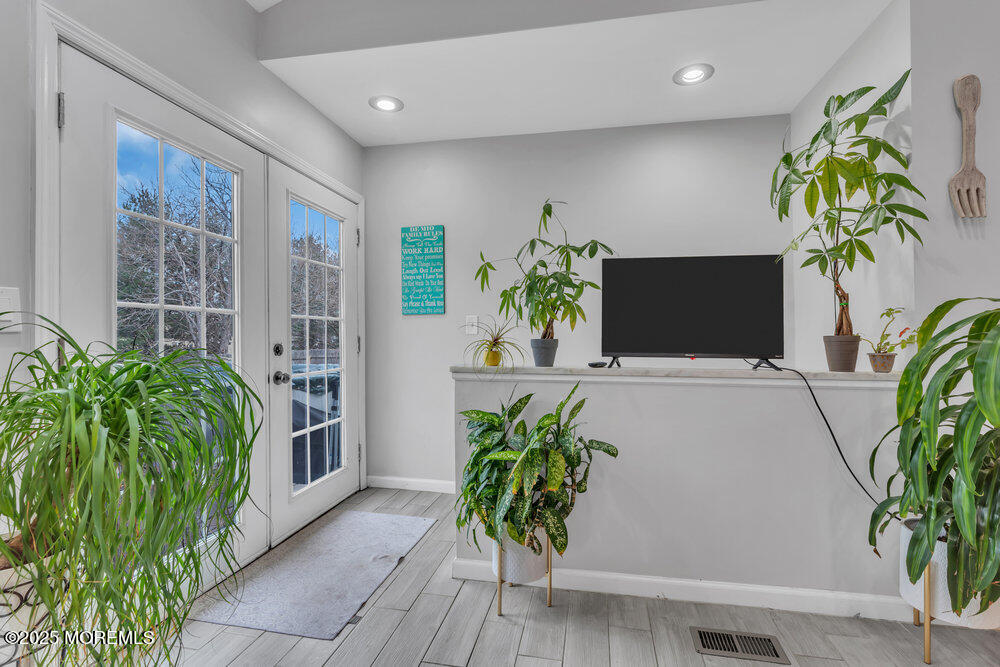 6 Coral Drive Hazlet, NJ 07730 - Photo 8 of 23