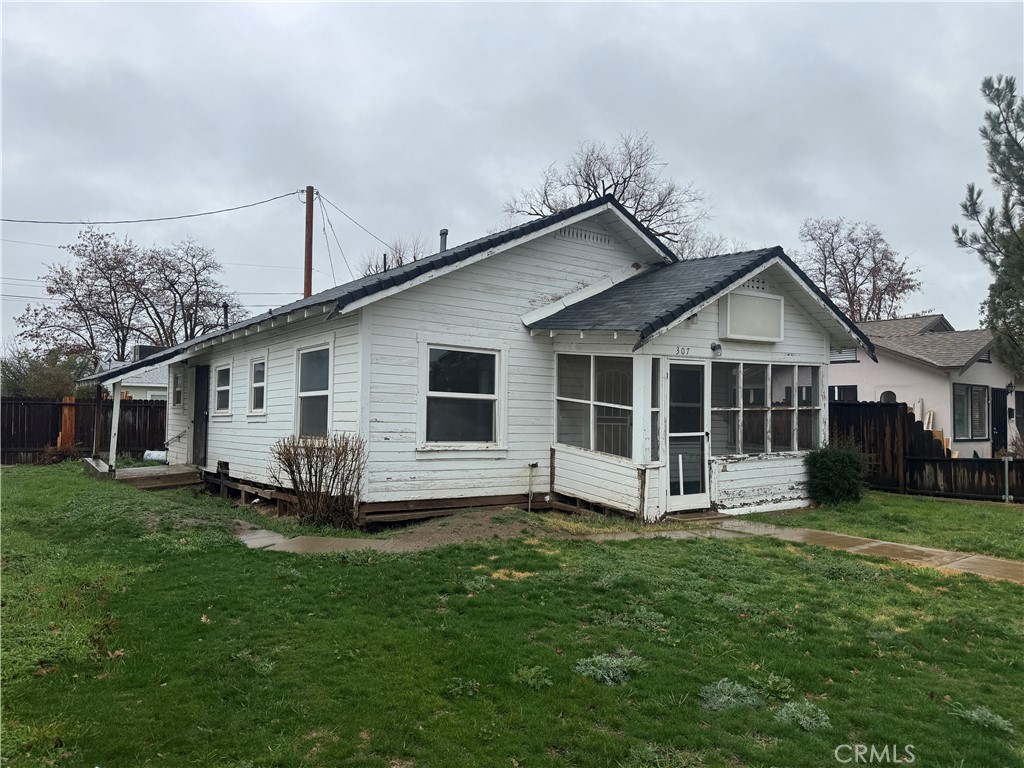 307 South Curry Street Tehachapi, CA 93561 - Photo 2 of 16 House from Street