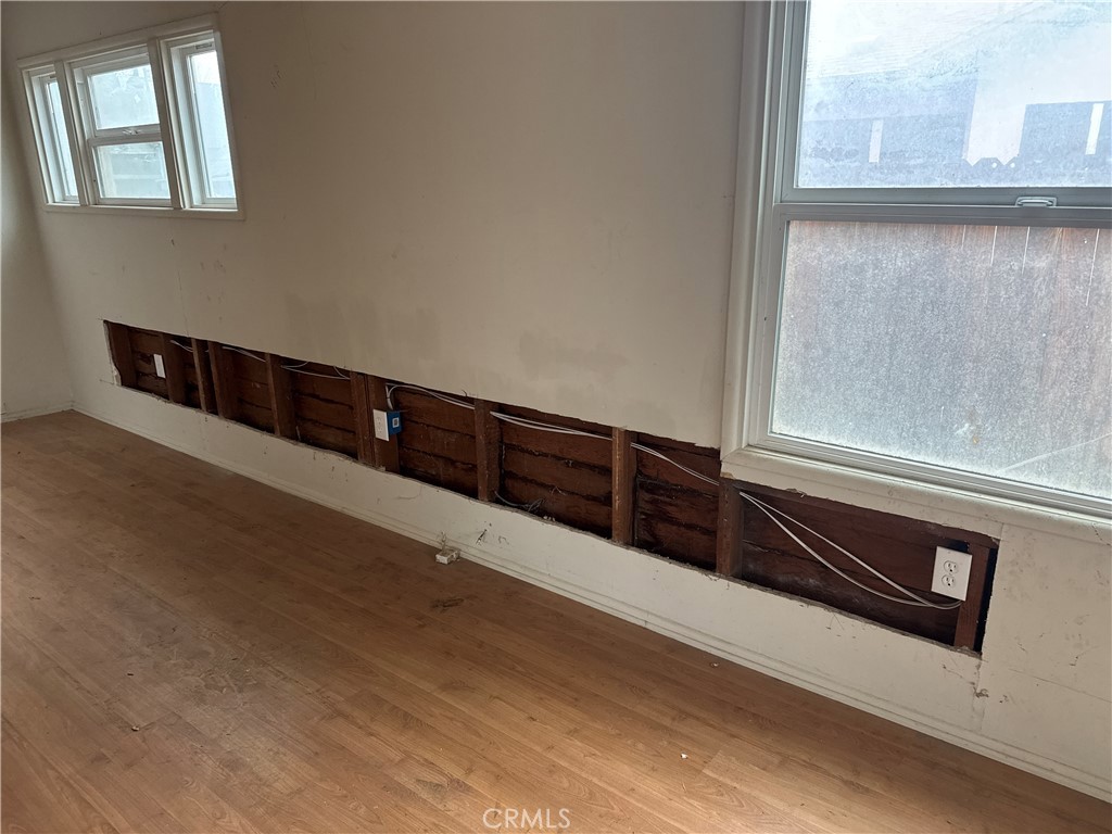 307 South Curry Street Tehachapi, CA 93561 - Photo 4 of 16 Inside in the living room