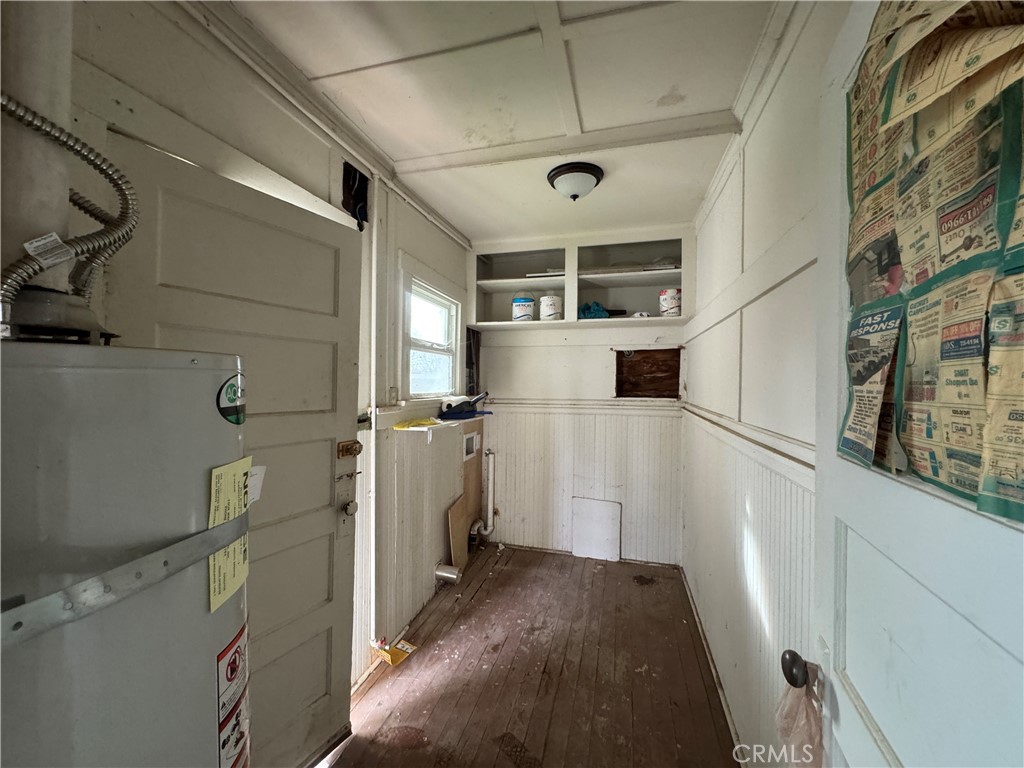 307 South Curry Street Tehachapi, CA 93561 - Photo 5 of 16 Laundry area