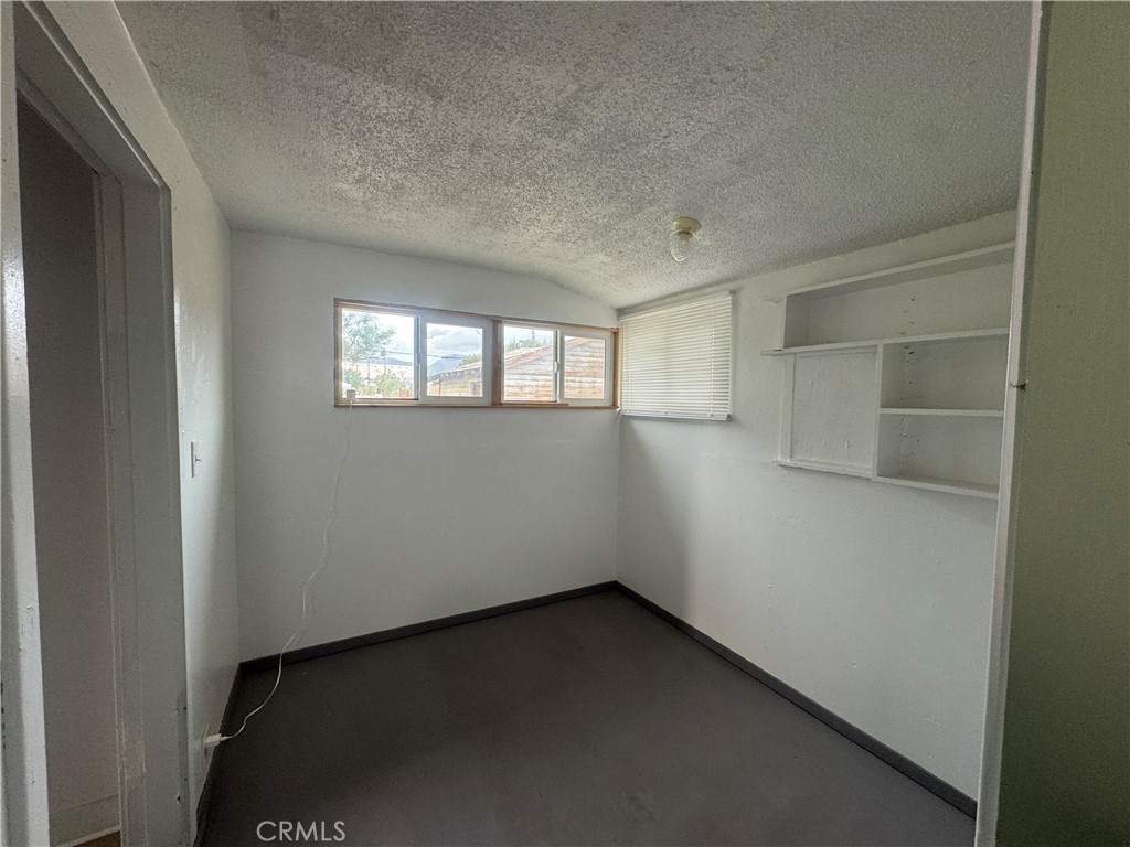307 South Curry Street Tehachapi, CA 93561 - Photo 6 of 16 Second bedroom