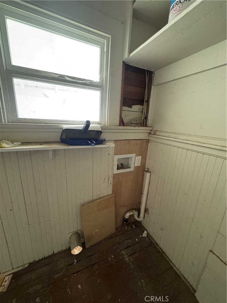 307 South Curry Street Tehachapi, CA 93561 - Photo 9 of 16 Laundry area