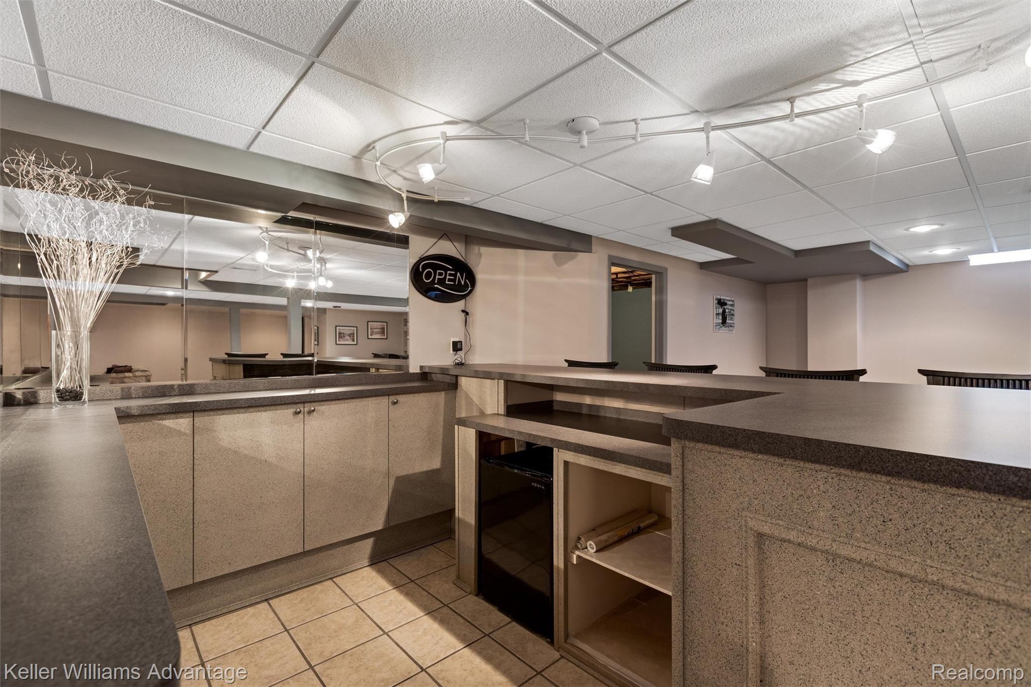 5514 Bedell Road Sterling Heights, MI 48310 - Photo 25 of 38 Bar for entertaining