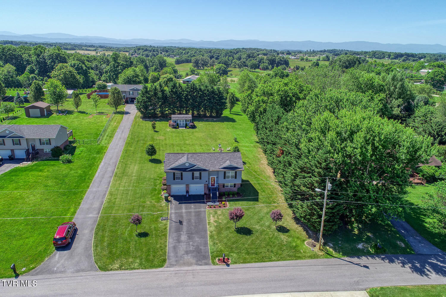 129 Townsend Road Fall Branch, TN 37656 - Photo 2 of 77 BG. 129 Townsend. Fall B MLSa (18 of 38