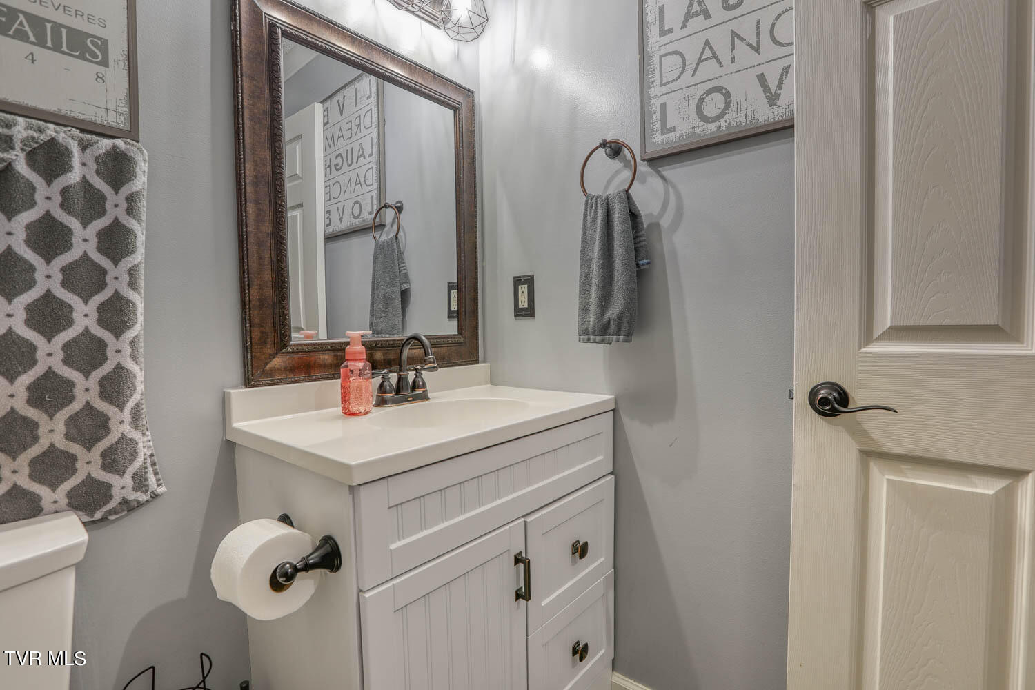 129 Townsend Road Fall Branch, TN 37656 - Photo 56 of 77 Full hall bathroom.