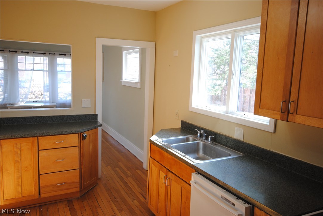 3174 East Overlook Road Cleveland, OH 44118 - Photo 3 of 15