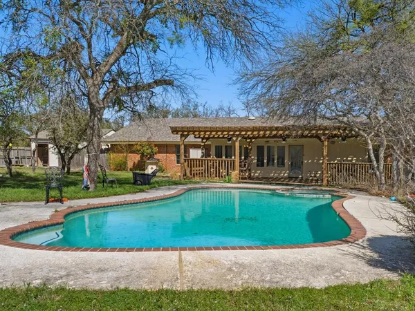 $499,900 | 408 Canyon Trail Road, Weatherford, TX 76087