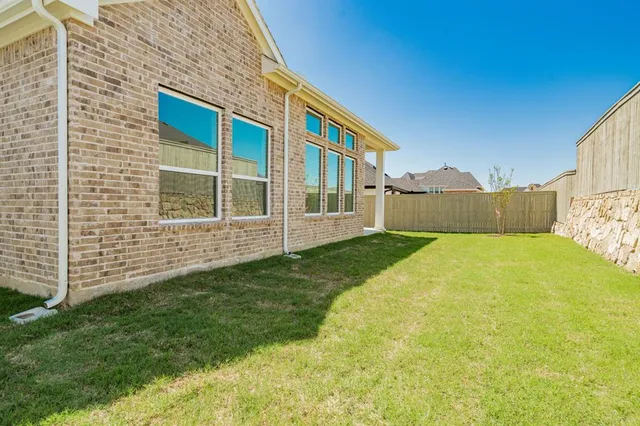 a view of yard with small space