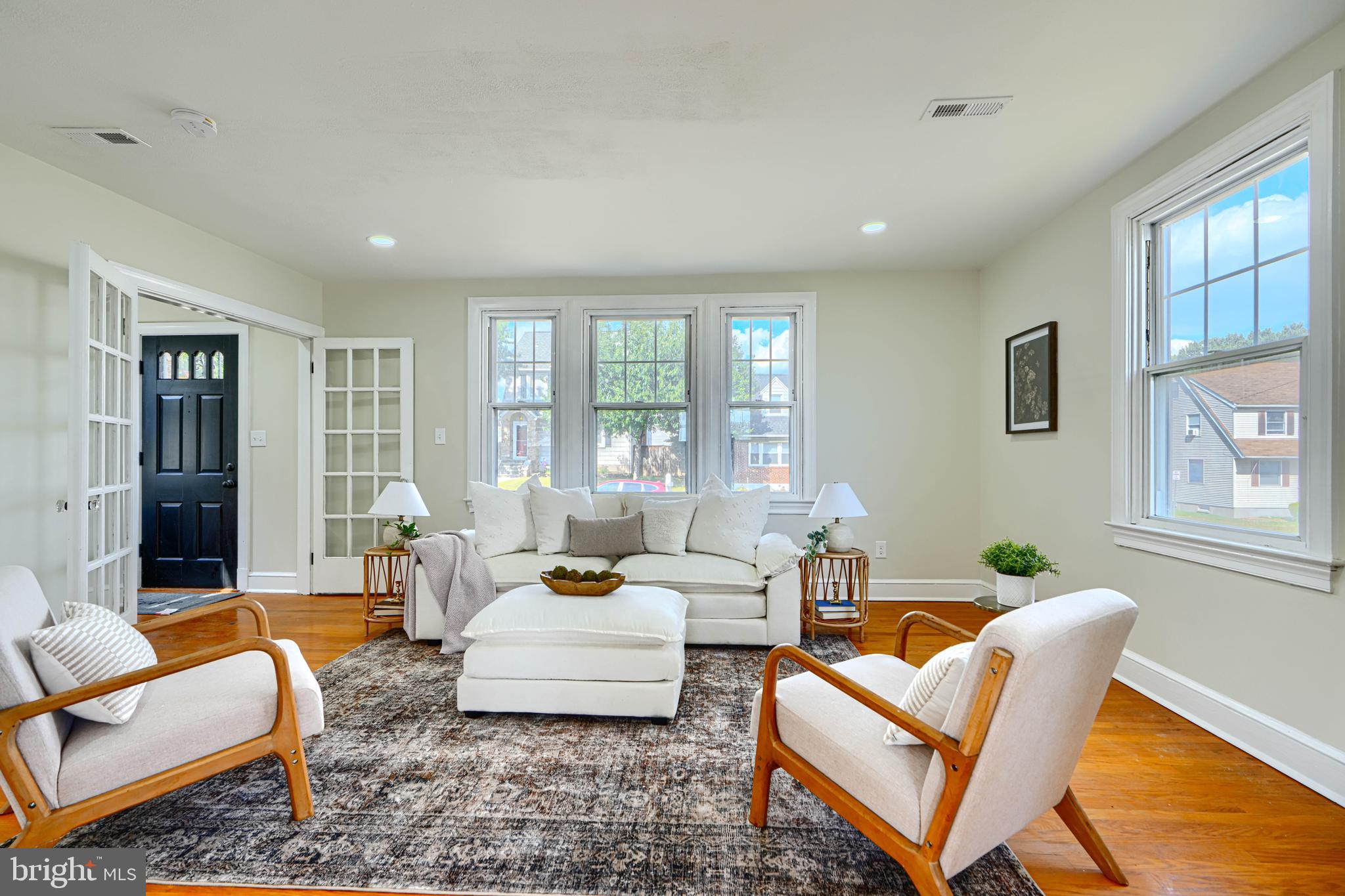 1226-10 Ten Oaks Road Baltimore, MD 21227 - Photo 11 of 49 lots of natural light!
