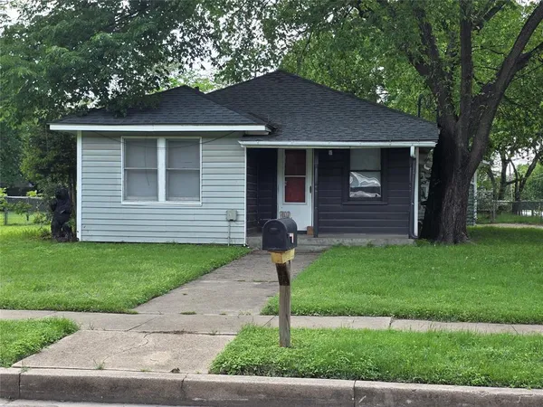 $185,000 | 1315 North Robinson Street, Cleburne, TX 76031