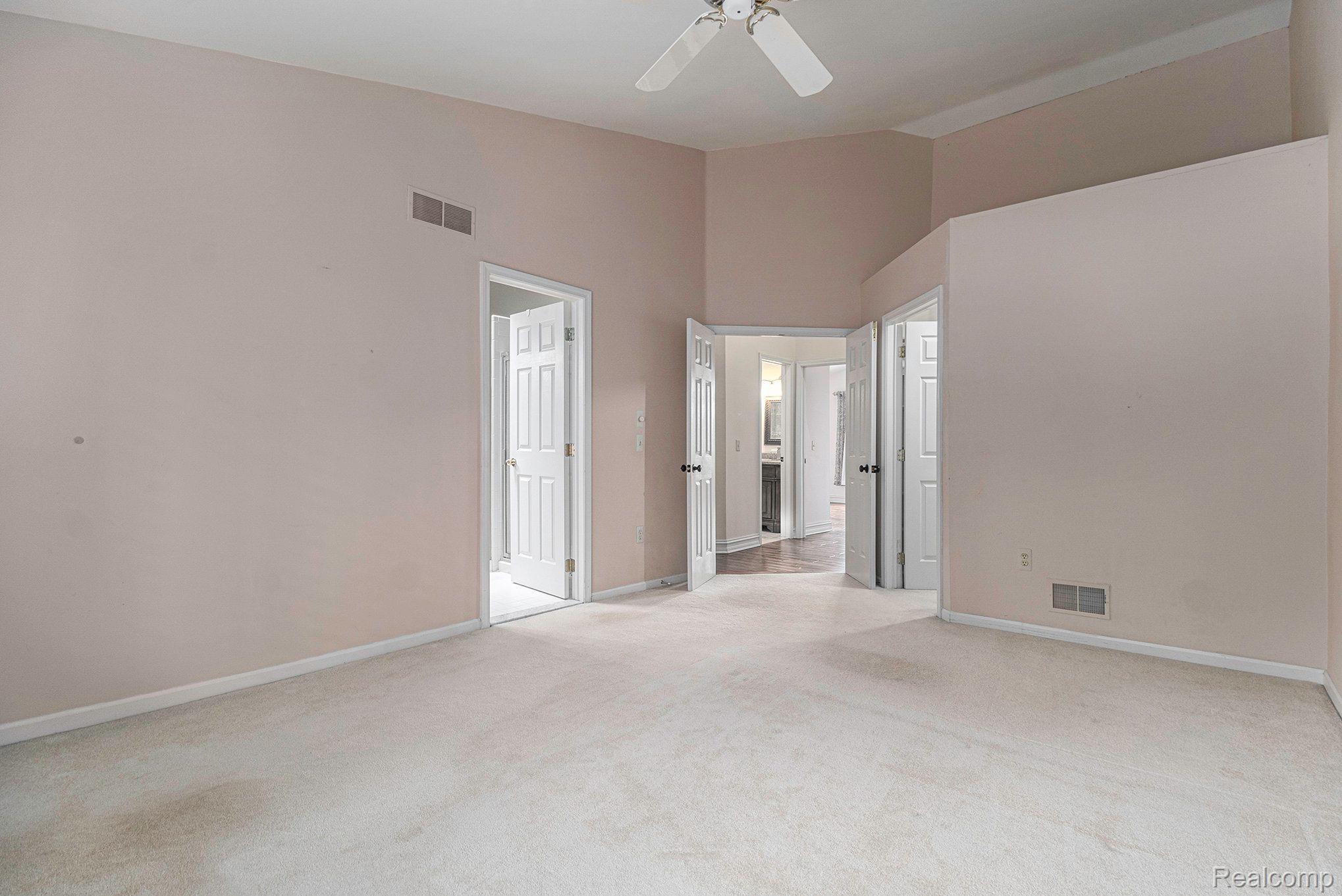 4670 Covington Court Rochester, MI 48306 - Photo 16 of 39 Gallery Image 16