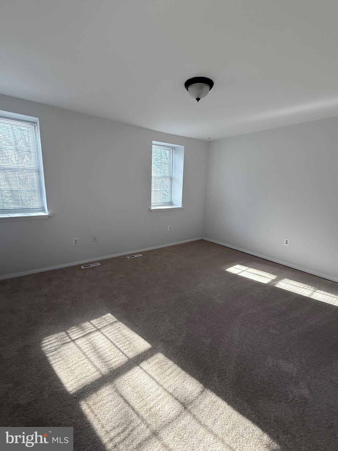 1055 Bulman Harbour Pasadena, MD 21122 - Photo 15 of 36 en empty room with windows