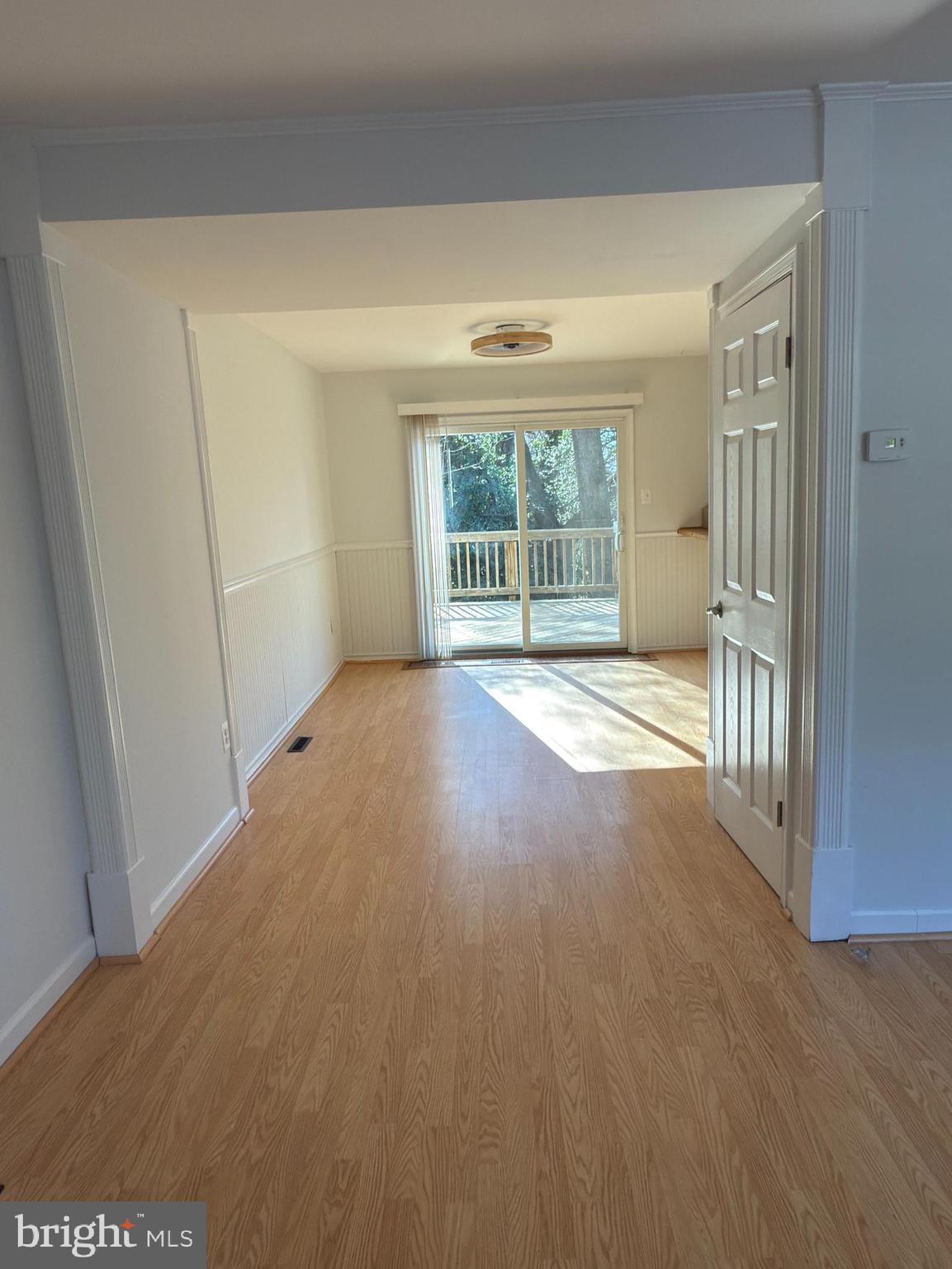 1055 Bulman Harbour Pasadena, MD 21122 - Photo 6 of 36 an empty room with windows