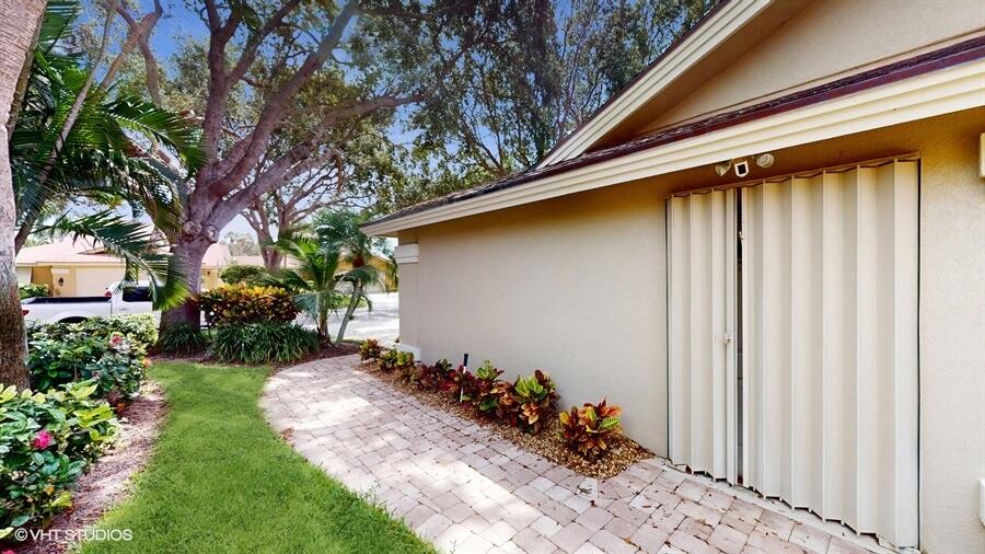 128 Cape Pointe Circle Jupiter, FL 33477 - Photo 3 of 42 03_128CAPEPOINTECIRCLE_2003_LowRes