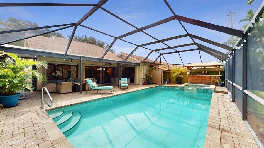 128 Cape Pointe Circle Jupiter, FL 33477 - Photo 38 of 42 38_128CAPEPOINTECIRCLE_2038_LowRes