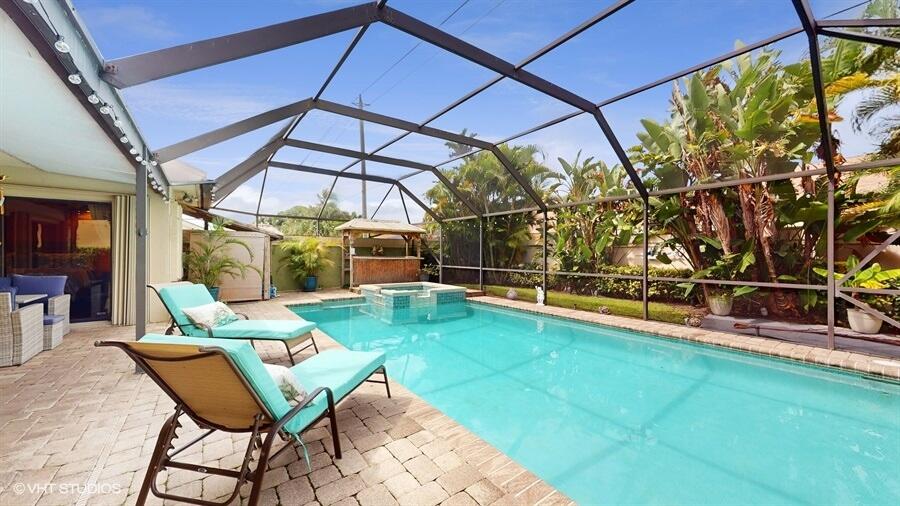 128 Cape Pointe Circle Jupiter, FL 33477 - Photo 39 of 42 39_128CAPEPOINTECIRCLE_2039_LowRes