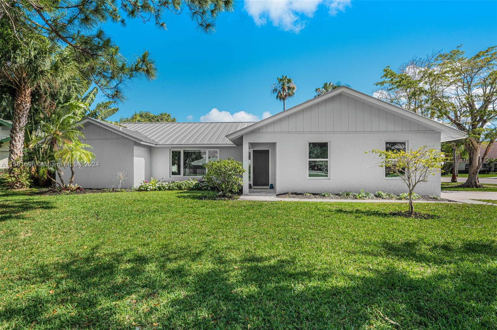 138 Buttonwood Way Tequesta, FL 33469 - Photo 9 of 27 a view of a house with a yard