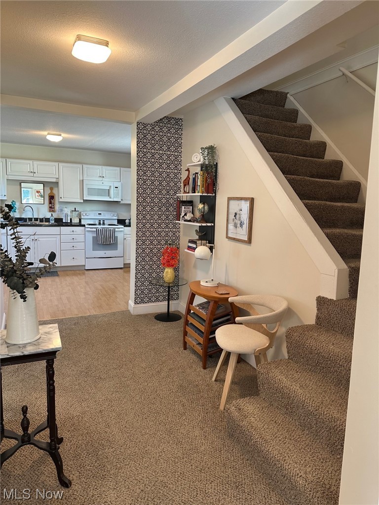 421 Williams Street Huron, OH 44839 - Photo 3 of 17 Sitting area
