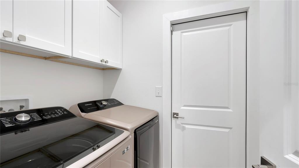 306 East Clay Avenue Brandon, FL 33510 - Photo 7 of 26 a kitchen with a stove and a microwave