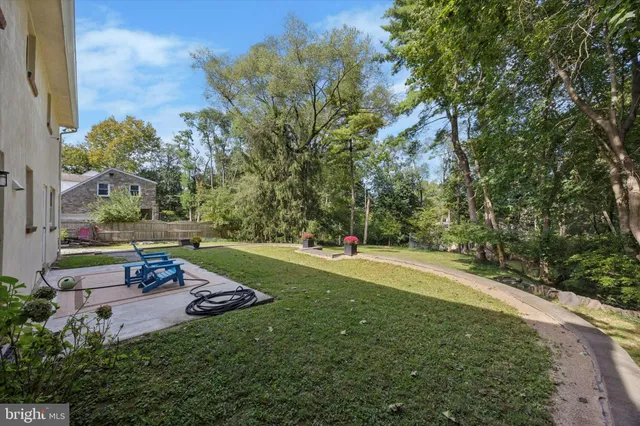 a view of an outdoor space