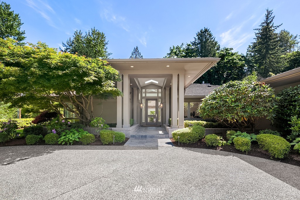 2607 Evergreen Point Road Medina, WA 98039 - Photo 2 of 23