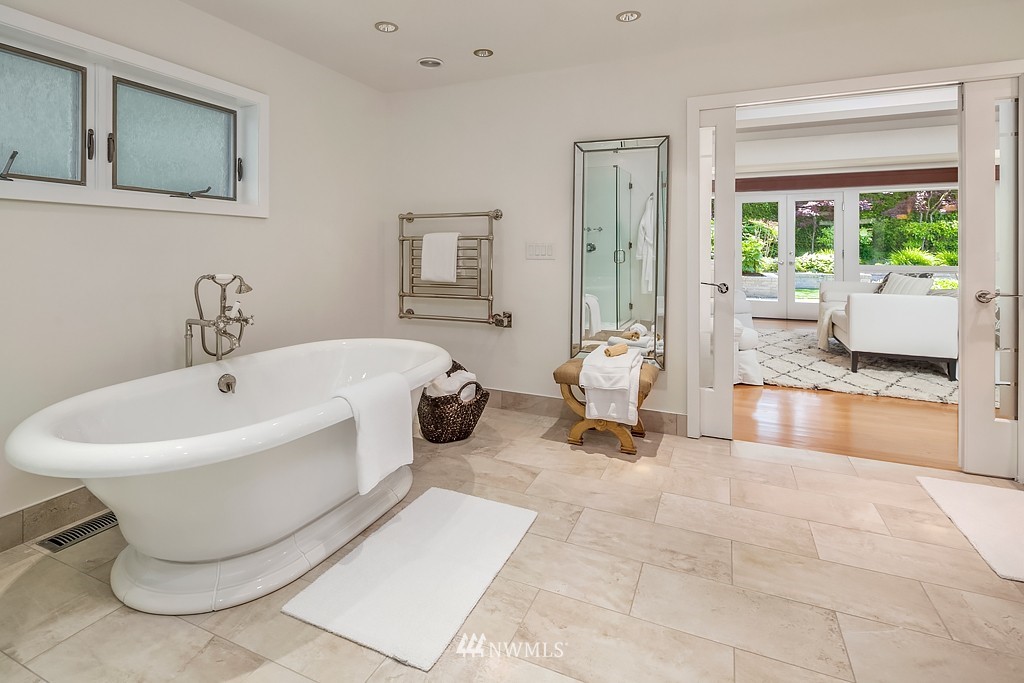 2607 Evergreen Point Road Medina, WA 98039 - Photo 15 of 23