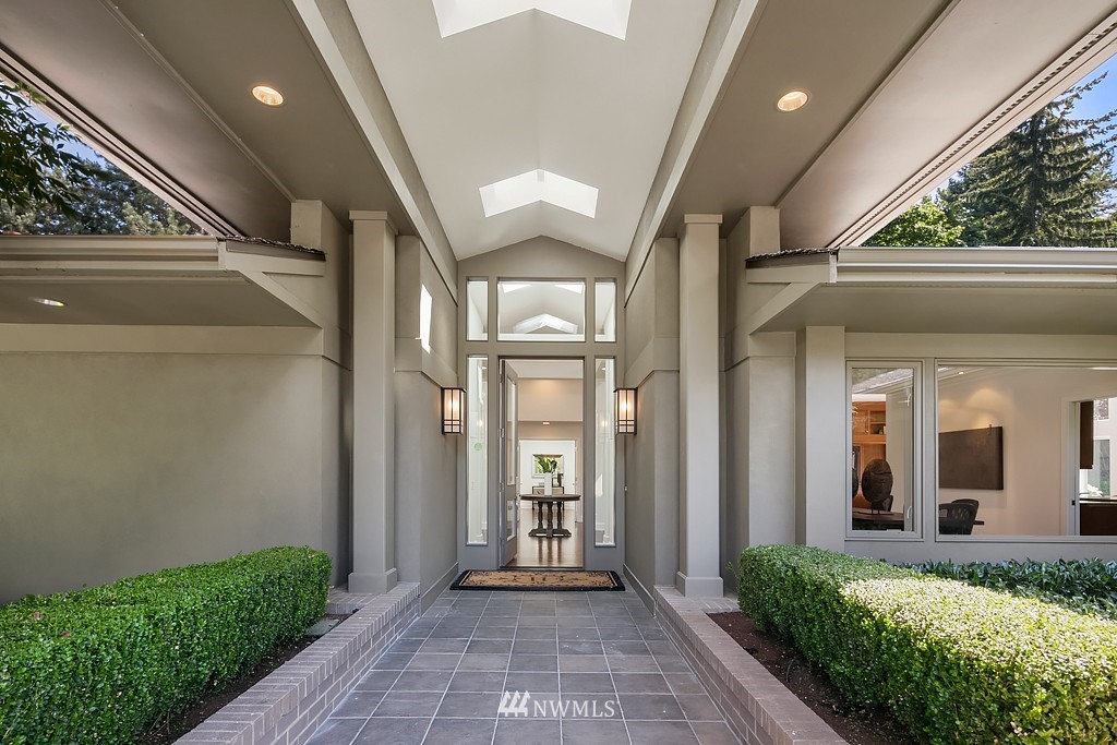 2607 Evergreen Point Road Medina, WA 98039 - Photo 3 of 23