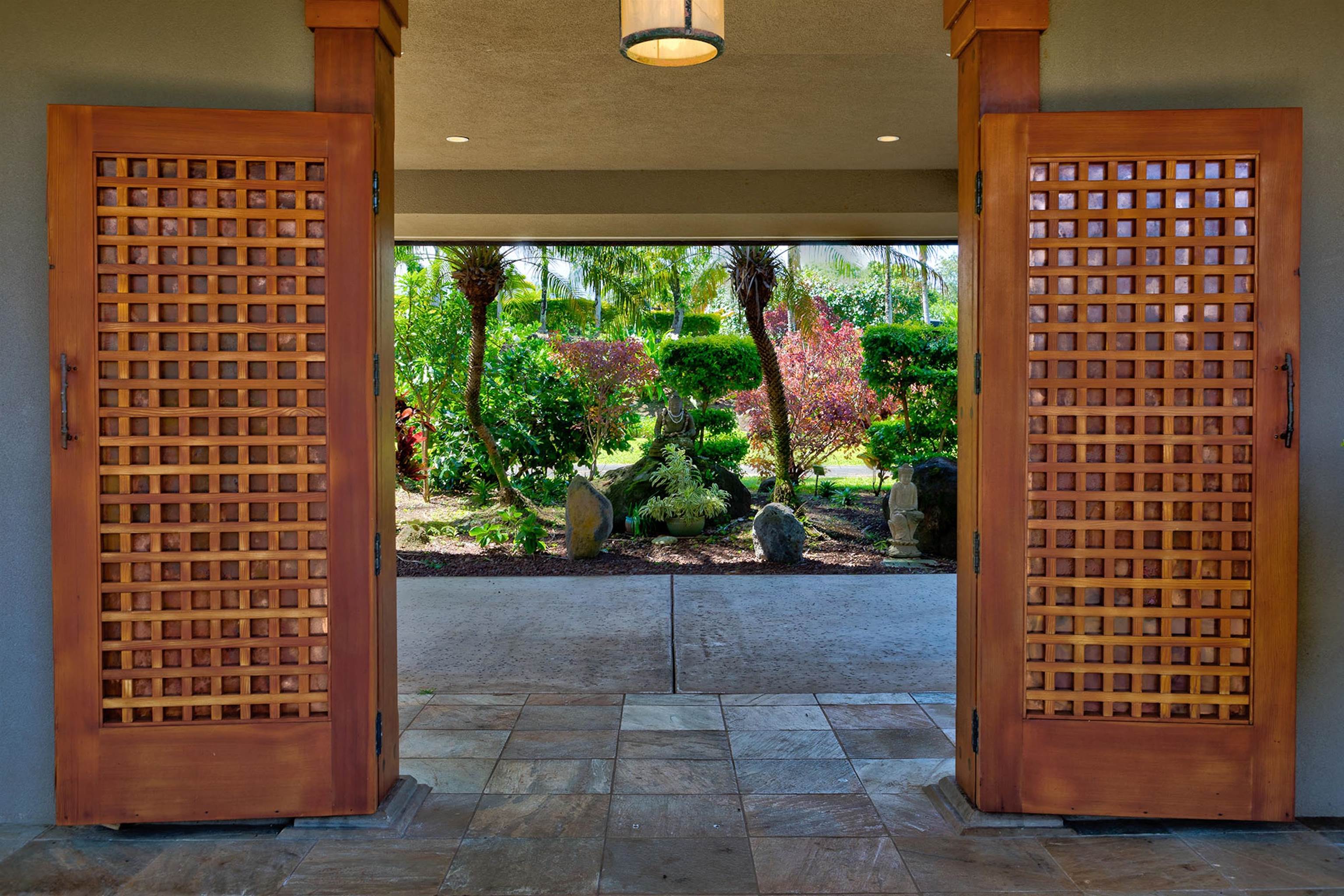 400 Mehana Road Haiku, HI 96708 - Photo 8 of 50 a view of a city from a balcony