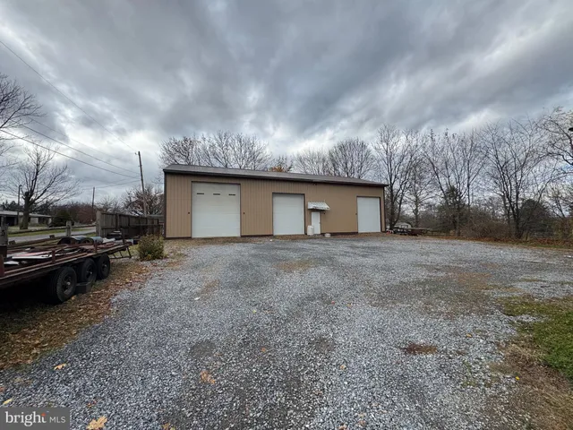 a view of a house with a yard and garage