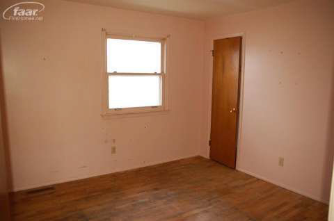 8521 Corunna Road Flint, MI 48532 - Photo 13 of 16 20395379-12.JPG