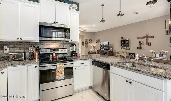 $2,150 | 7038 Buroak Court, Jacksonville, FL 32258