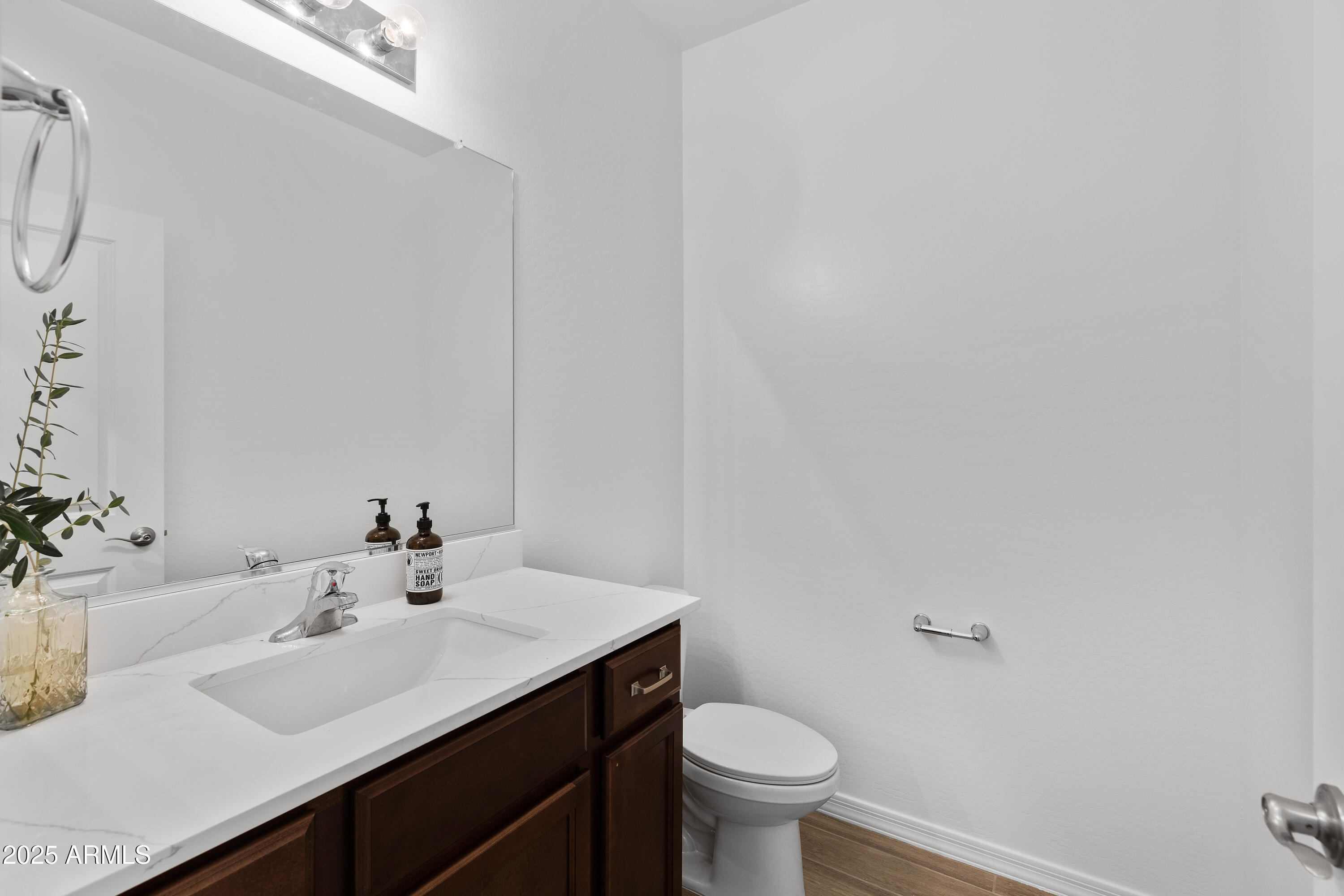 15636 North 29th Street, Unit 1 Phoenix, AZ 85032 - Photo 11 of 25 Powder Room