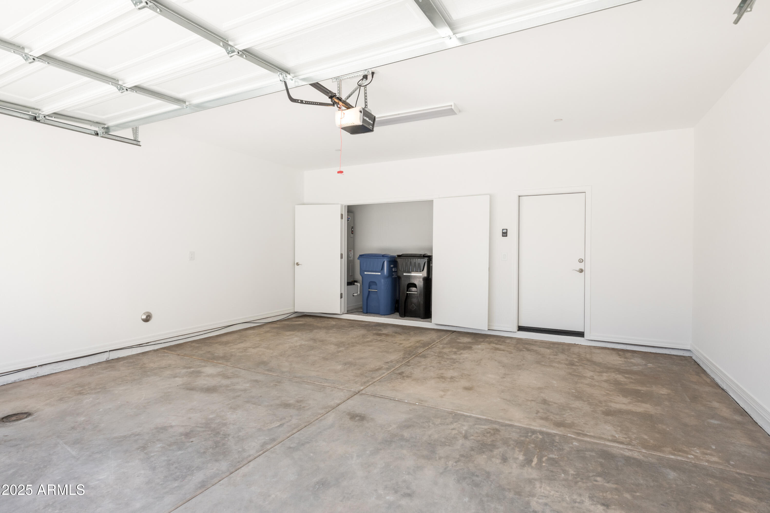 15636 North 29th Street, Unit 1 Phoenix, AZ 85032 - Photo 23 of 25 2 Car Garage