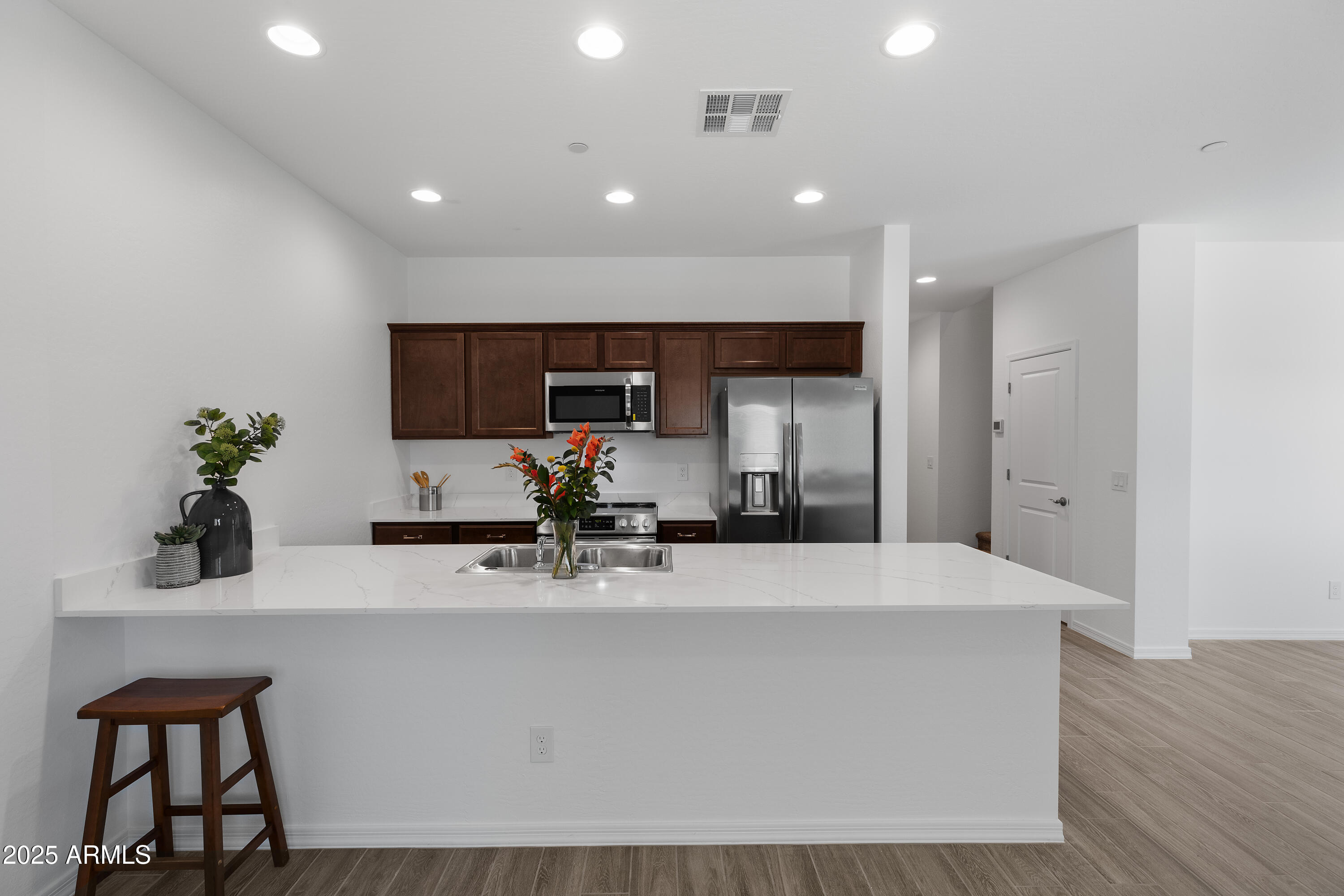 15636 North 29th Street, Unit 1 Phoenix, AZ 85032 - Photo 6 of 25 Kitchen