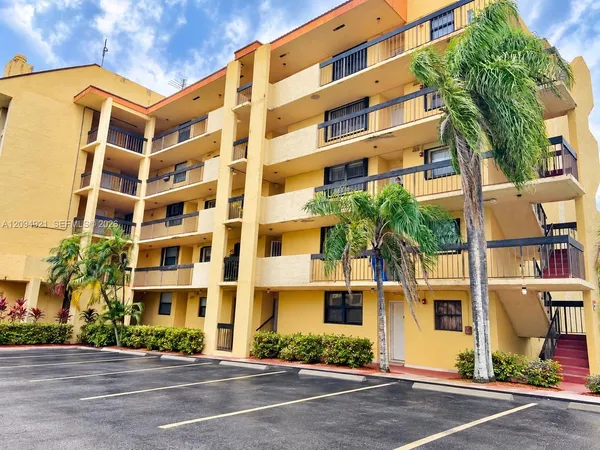 $2,000 | 8881 Fontainebleau Boulevard, Unit 307, Miami, FL 33172