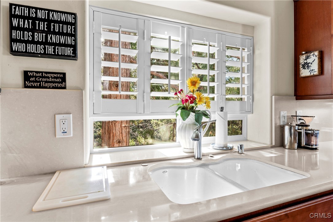 380 Pioneer Road Lake Arrowhead, CA 92352 - Photo 13 of 52