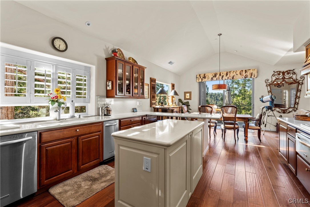 380 Pioneer Road Lake Arrowhead, CA 92352 - Photo 10 of 52