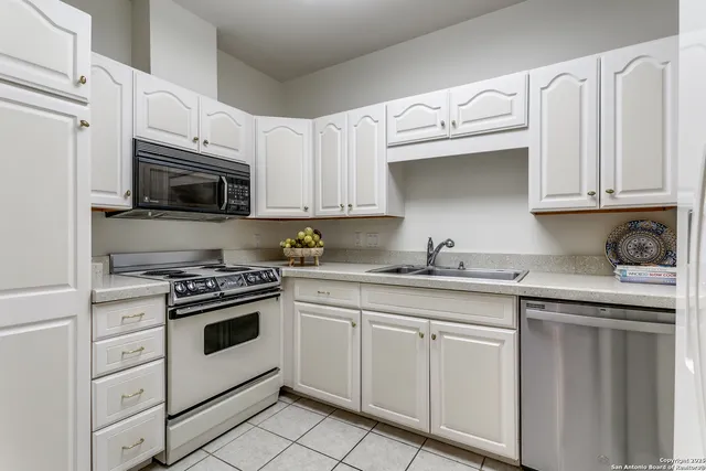 $325,000 | 1 Towers Park Lane, Unit 2216, San Antonio, TX 78209