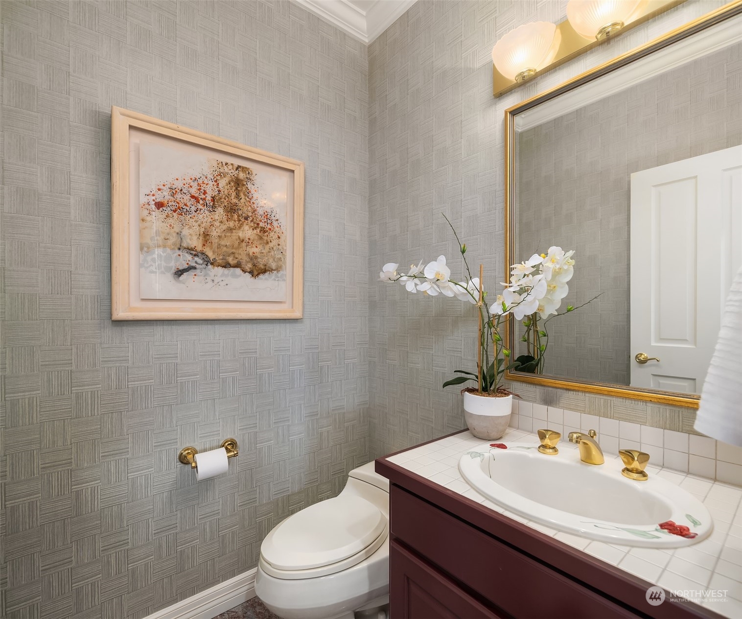 4452 Ferncroft Road Mercer Island, WA 98040 - Photo 20 of 39 a bathroom with a toilet a sink and mirror