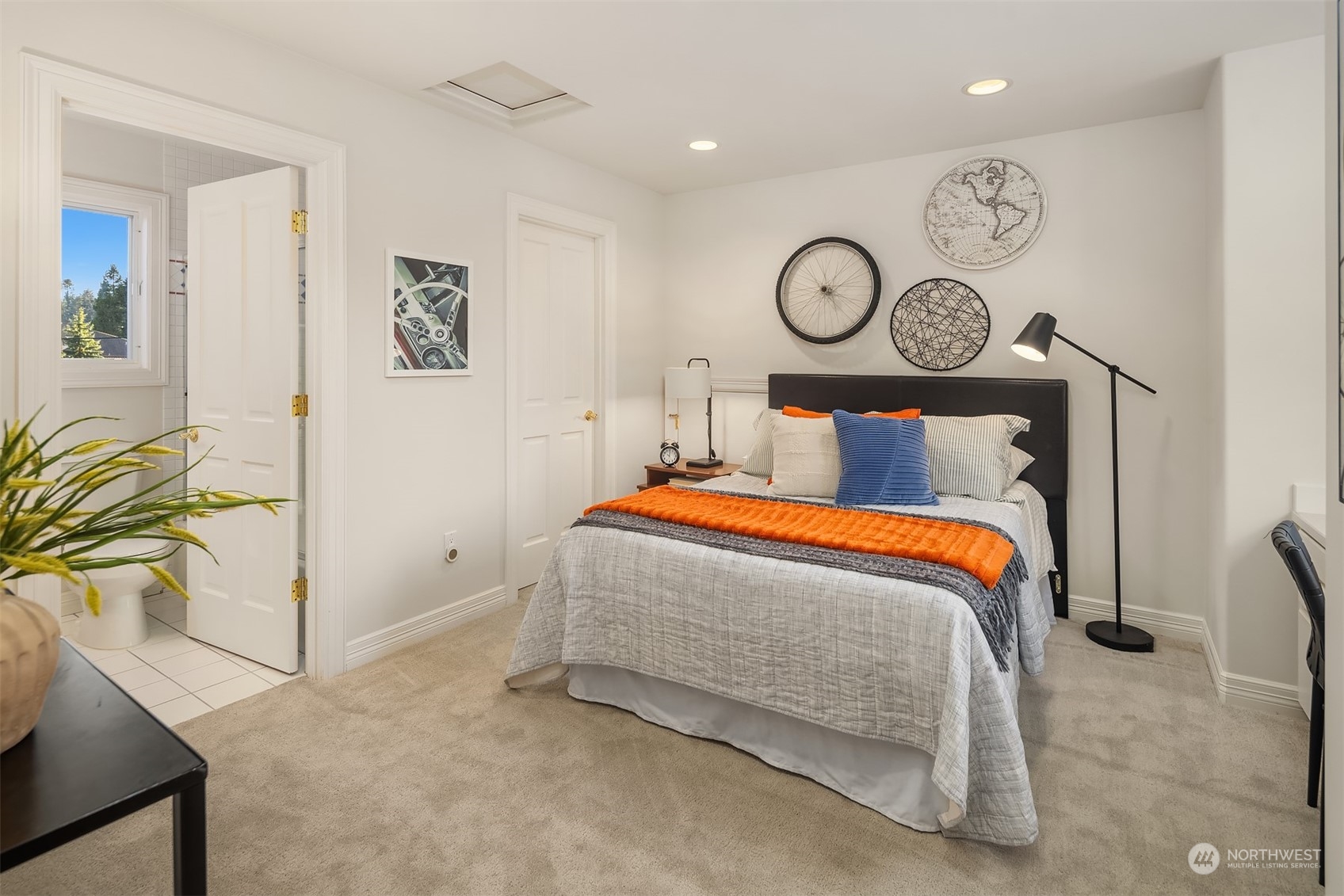 4452 Ferncroft Road Mercer Island, WA 98040 - Photo 33 of 39 a bedroom with a bed and painting on the wall