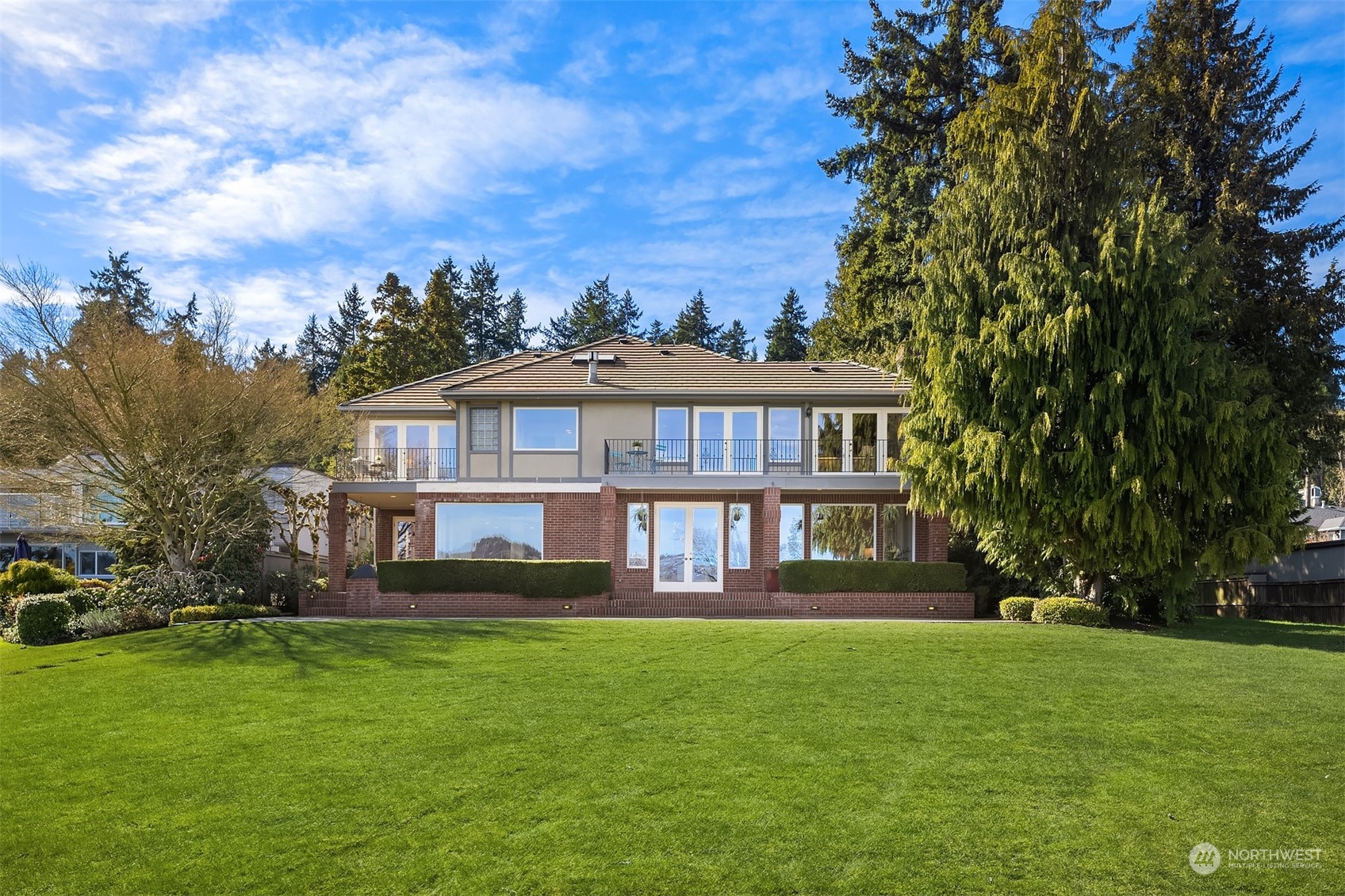 4452 Ferncroft Road Mercer Island, WA 98040 - Photo 4 of 39 a front view of a house with a garden