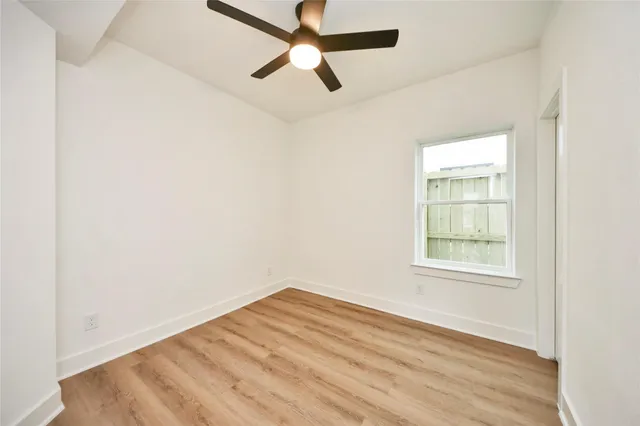 $1,950 | 932 South Lane, Houston, TX 77088