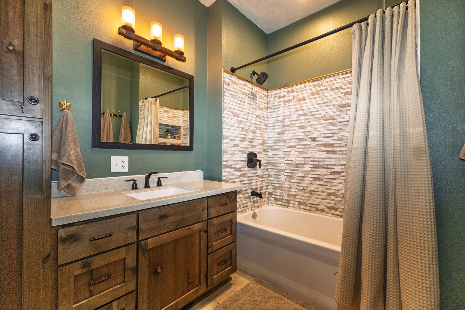 7 Route Ava, MO 65608 - Photo 13 of 111 House One - Bathroom 2