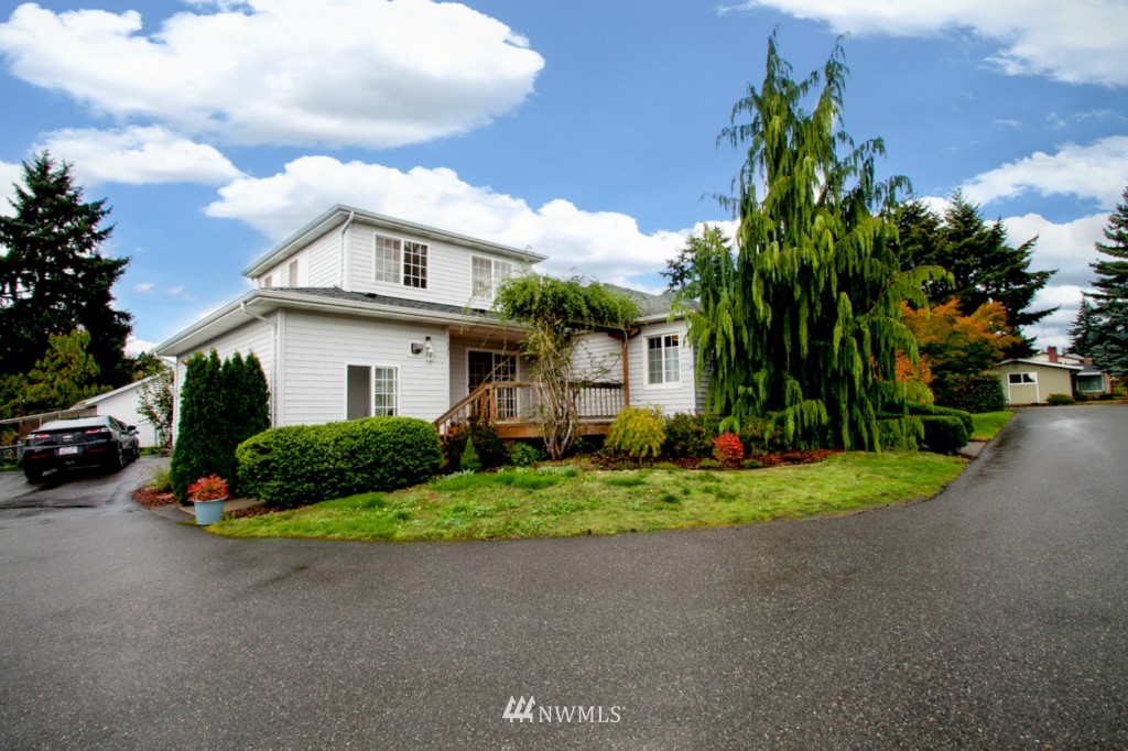 1825 Edmonds Avenue Northeast Renton, WA 98056 - Photo 2 of 19