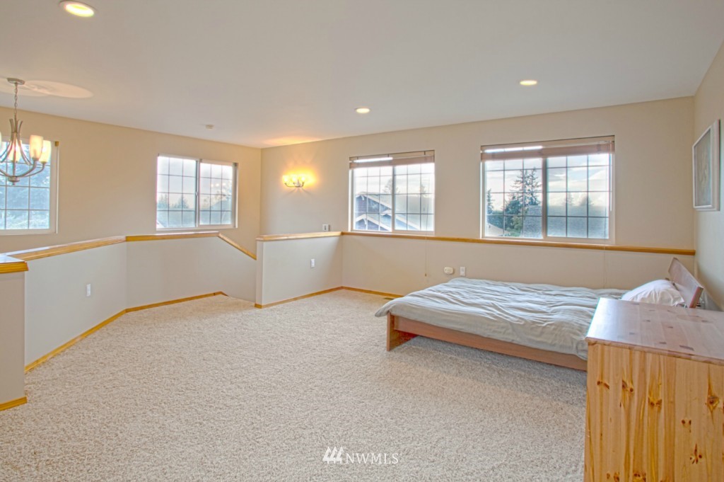 1825 Edmonds Avenue Northeast Renton, WA 98056 - Photo 12 of 19